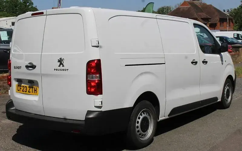 Used Peugeot Expert Premium 102 HP (75 kW) 2023 White Van