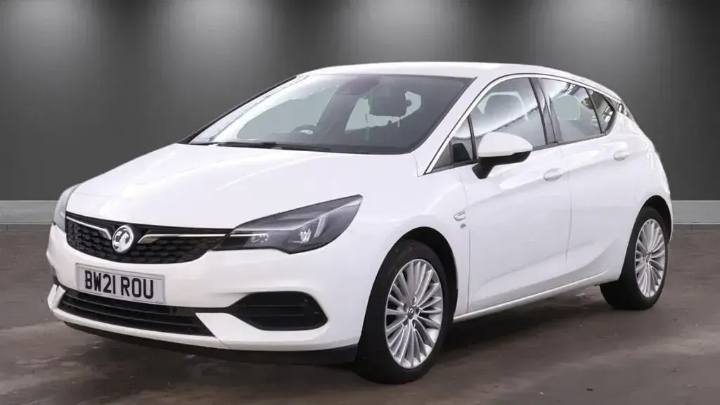 Used Vauxhall Astra Elite 145 HP (106 kW) 2021 White Hatchback