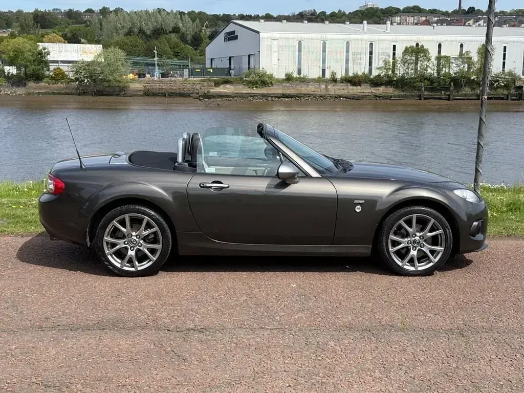 Usado Mazda MX5 Edition 126 HP (92 kW) 2015 Cinzento Cabrios