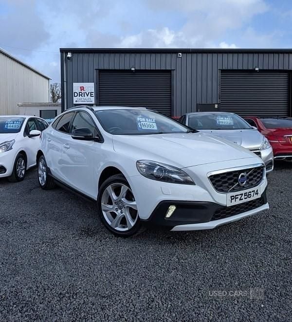 Used Volvo V40 2013 White Hatchback