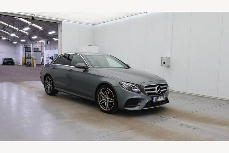 Begagnad Mercedes E220 AMG line 194 HK (142 kW) 2017 Grå Sedan