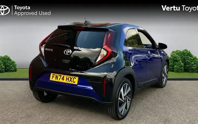 Used Toyota Aygo X 72 HP (52 kW) 2024 Blue SUV