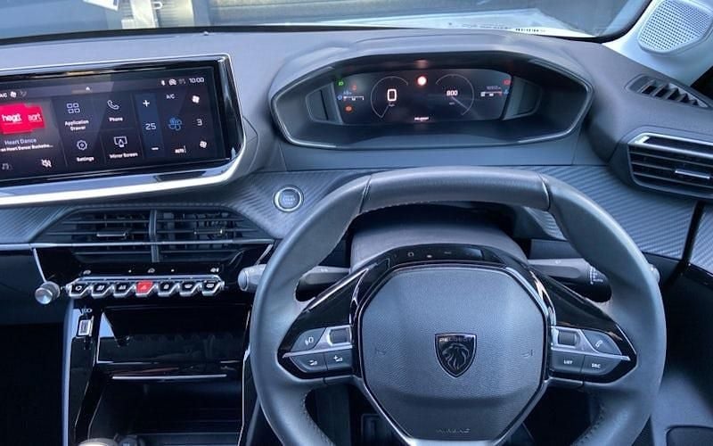 Used Peugeot 208 Allure 101 HP (74 kW) 2025 Hatchback