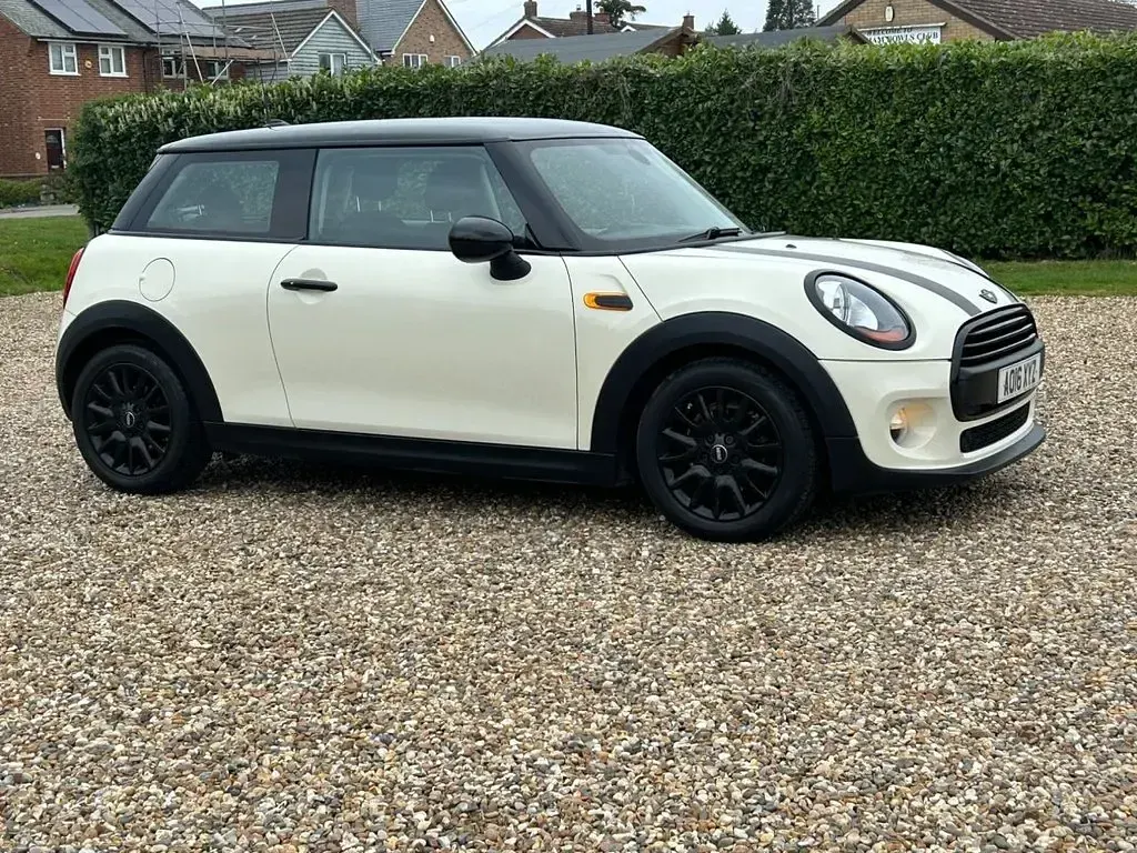 Used Mini ONE Hatch 102 HP (75 kW) 2016 White Hatchback