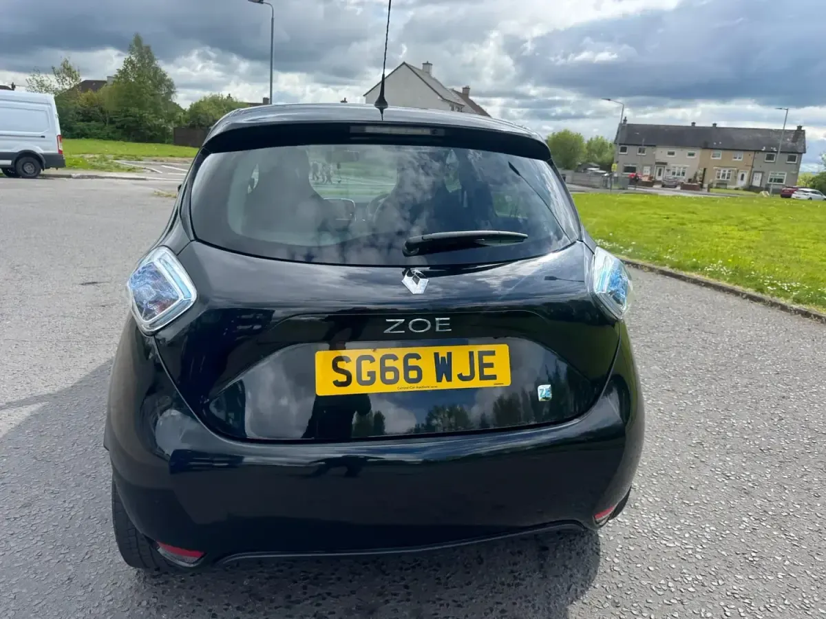 Begagnad Renault Zoe Dynamique 64 kW (88 HK) 2016 Svart Halvkombi