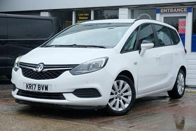 Used Vauxhall Zafira Tourer Design Edition 138 HP (101 kW) 2017 White MPV