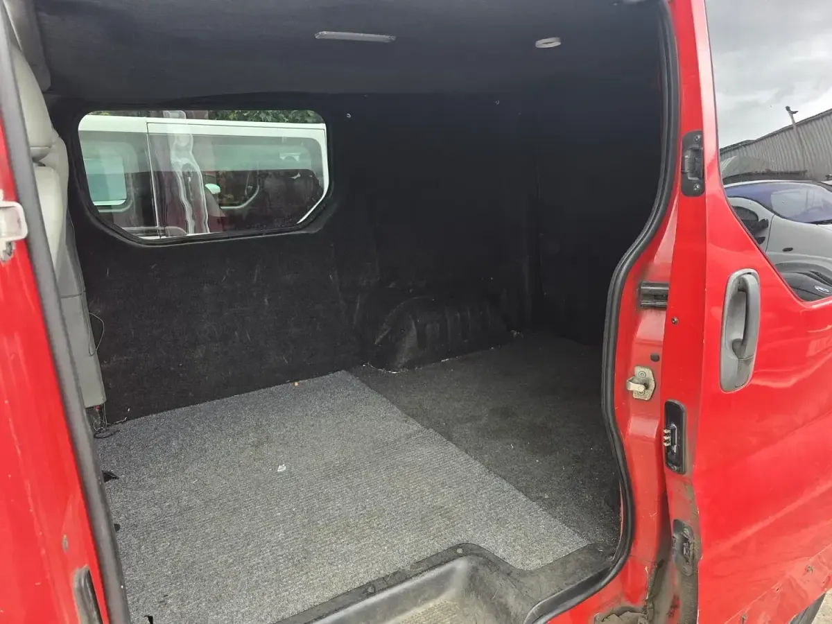 Used Vauxhall Vivaro 115 HP (84 kW) 2008 Red MPV