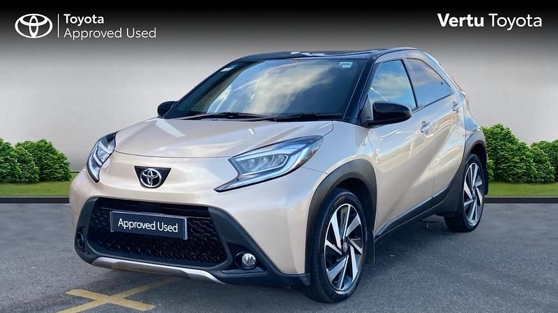 Used Toyota Aygo X 72 HP (52 kW) 2022 Beige SUV