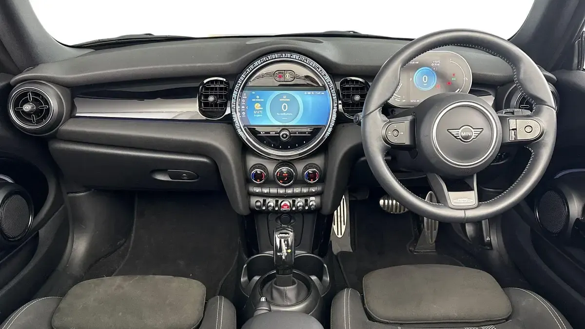 Used Mini Cooper Sport 134 HP (98 kW) 2024 White Hatchback