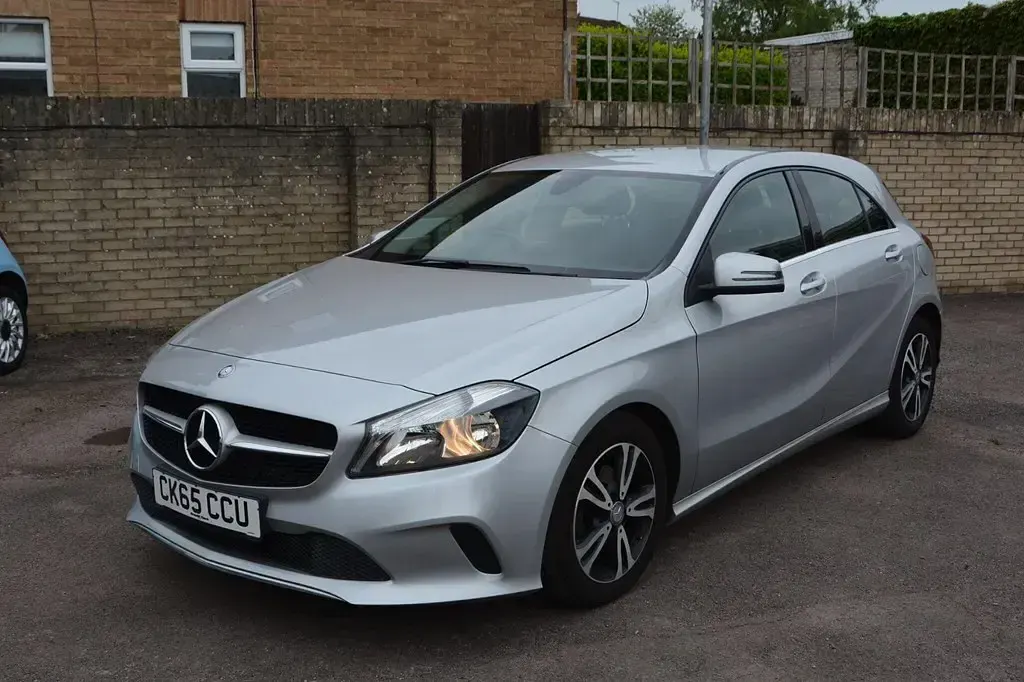 Begagnad Mercedes A180 SE 2015 Silver Halvkombi