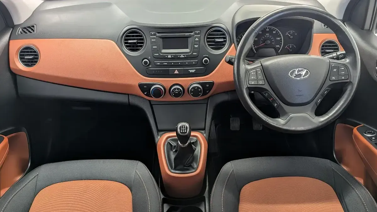 Used Hyundai i10 Premium 67 HP (49 kW) 2014 Orange Hatchback