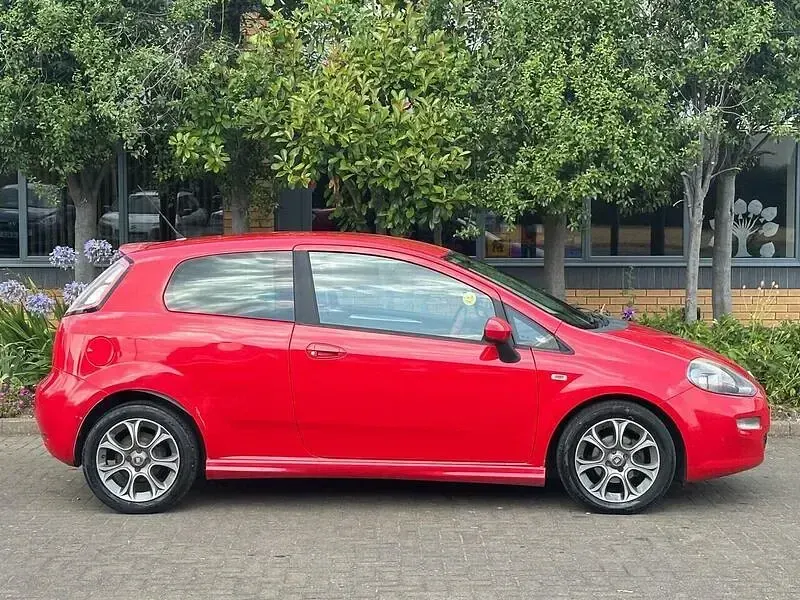Used Fiat Punto S 77 HP (56 kW) 2013 Red Hatchback