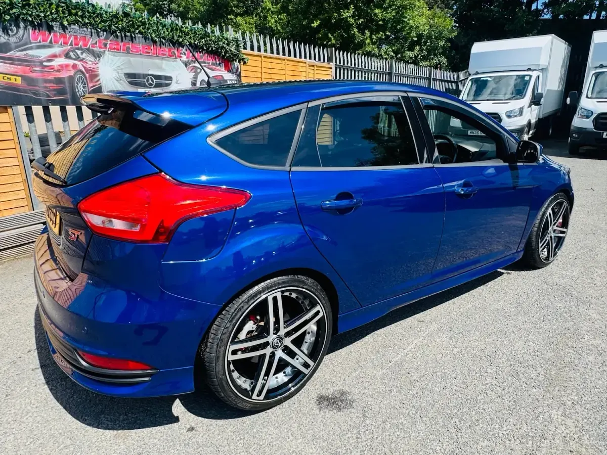 Used Ford Focus ST 185 HP (136 kW) 2018 Blue Hatchback