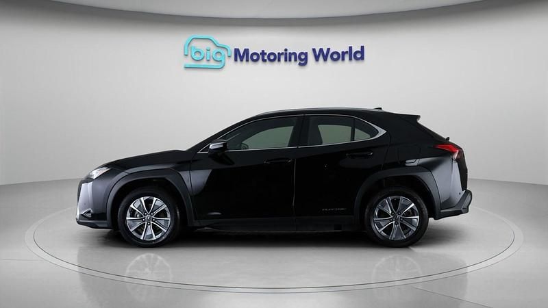 Usado Lexus UX 300e 147 kW (201 HP) 2023 Preto SUV