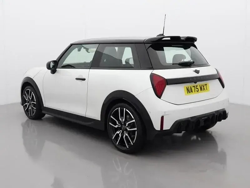 Used Mini Cooper S Hatch 201 HP (147 kW) 2025 White Hatchback