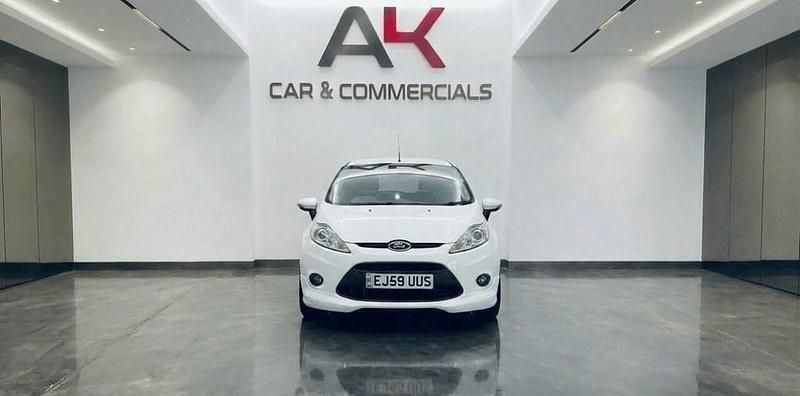 Used Ford Fiesta Zetec 118 HP (86 kW) 2009 White Hatchback
