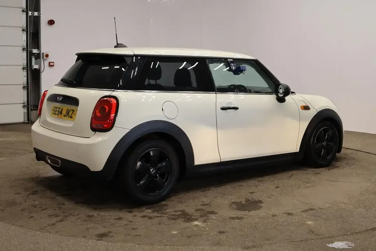 Used Mini ONE Hatch 102 HP (75 kW) 2015 White Hatchback
