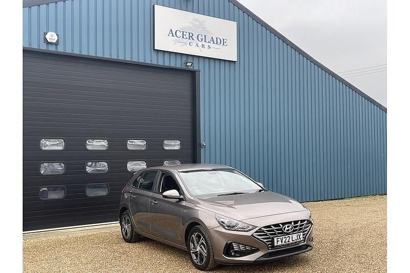 Bronze Used 2022 Hyundai i30 SE Hatchback | £10,990 (Fair price) - Image 1/4