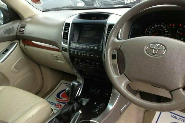Usado Toyota Land Cruiser 173 HP (127 kW) 2007 SUV
