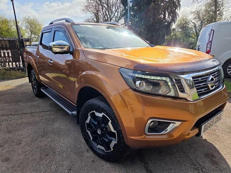 Used Nissan Navara Tekna 190 HP (139 kW) 2019 Yellow Pickup