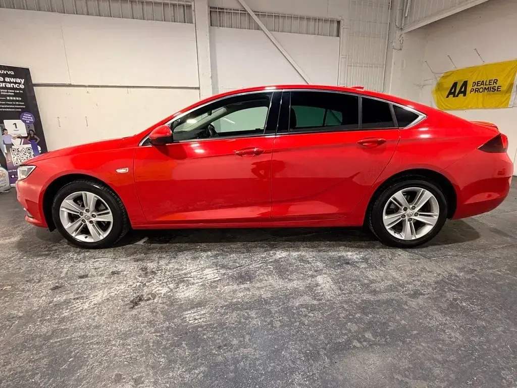 Used Vauxhall Insignia Sport 136 HP (100 kW) 2018 Red Hatchback