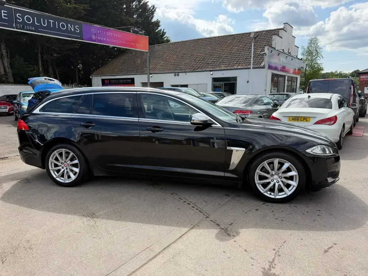 Begagnad Jaguar XF Premium Luxury 2013 Svart Kombi