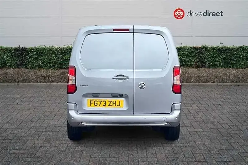 Second-hand Vauxhall Combo S 100 CP (73 kW) 2023 Gri Monovolum