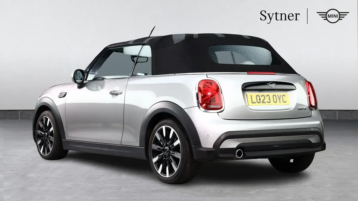 Usado Mini Cooper Exclusive 134 HP (98 kW) 2023 Prateado Citadino
