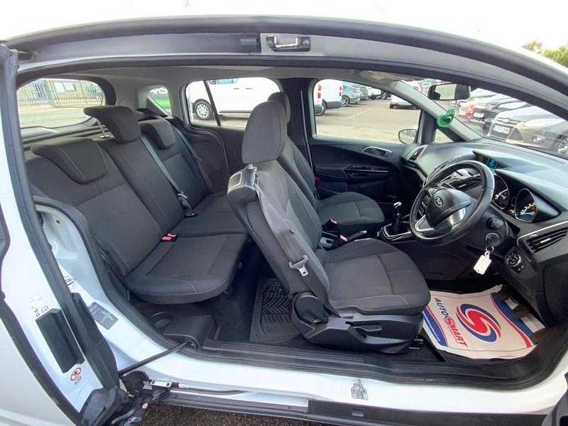 Used Ford B-MAX Zetec 95 HP (69 kW) 2016 White MPV