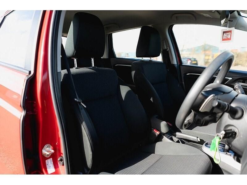 Used Honda Jazz SE 102 HP (75 kW) 2019 Red Hatchback