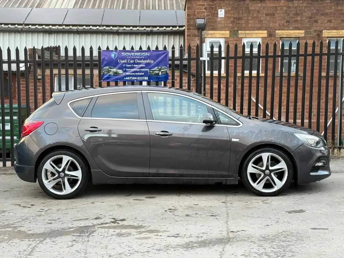 Usado Vauxhall Astra Edition 2013 Gris Utilitario
