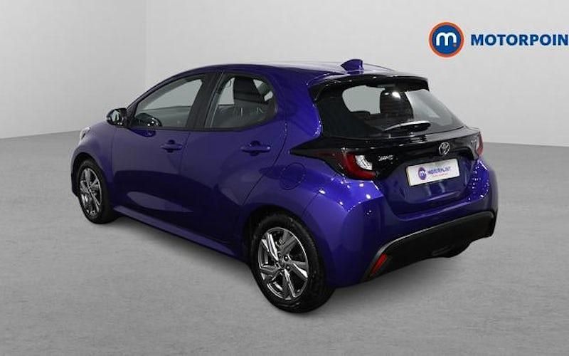 Used Toyota Yaris Hybrid 116 HP (85 kW) 2025 Blue Hatchback