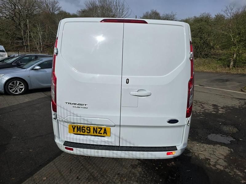 Used Ford Transit Custom Limited 130 HP (95 kW) 2019 White Van