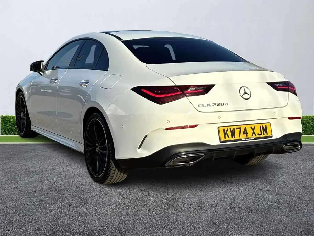 Begagnad Mercedes CLA220 AMG Line Premium Plus 2025 Vit Sedan