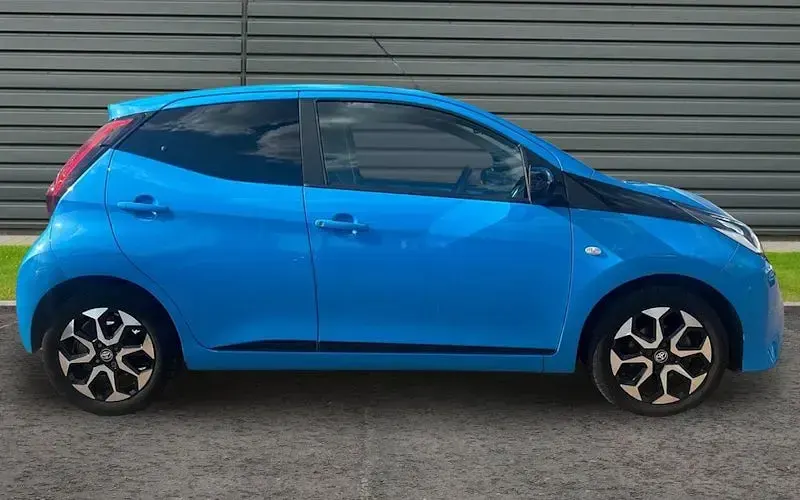 Used Toyota Aygo Trend 72 HP (52 kW) 2019 Blue Hatchback