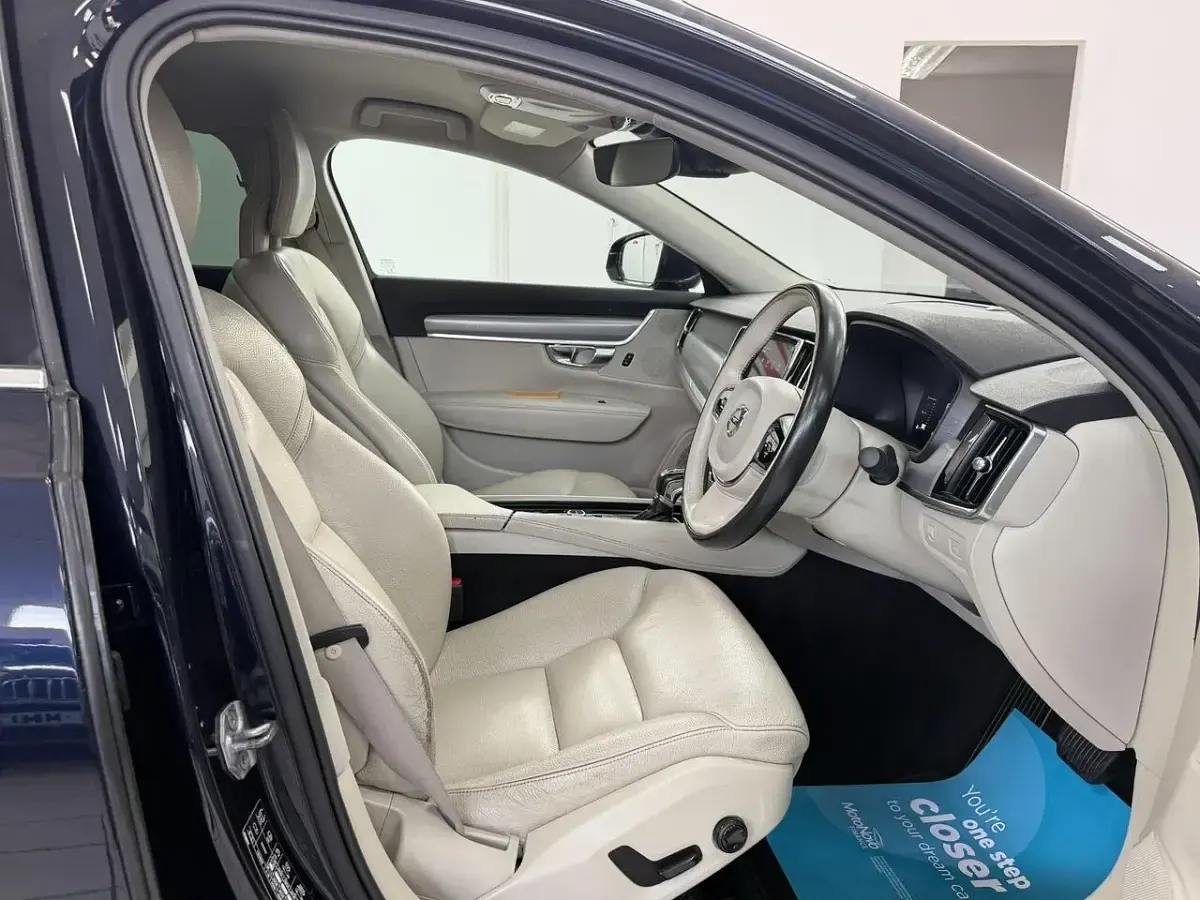 Used Volvo S90 Momentum 2017 Blue Sedan