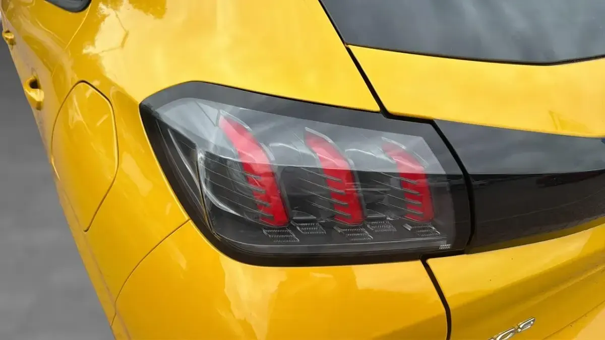 Used Peugeot 208 Allure 99 HP (72 kW) 2020 Yellow Hatchback