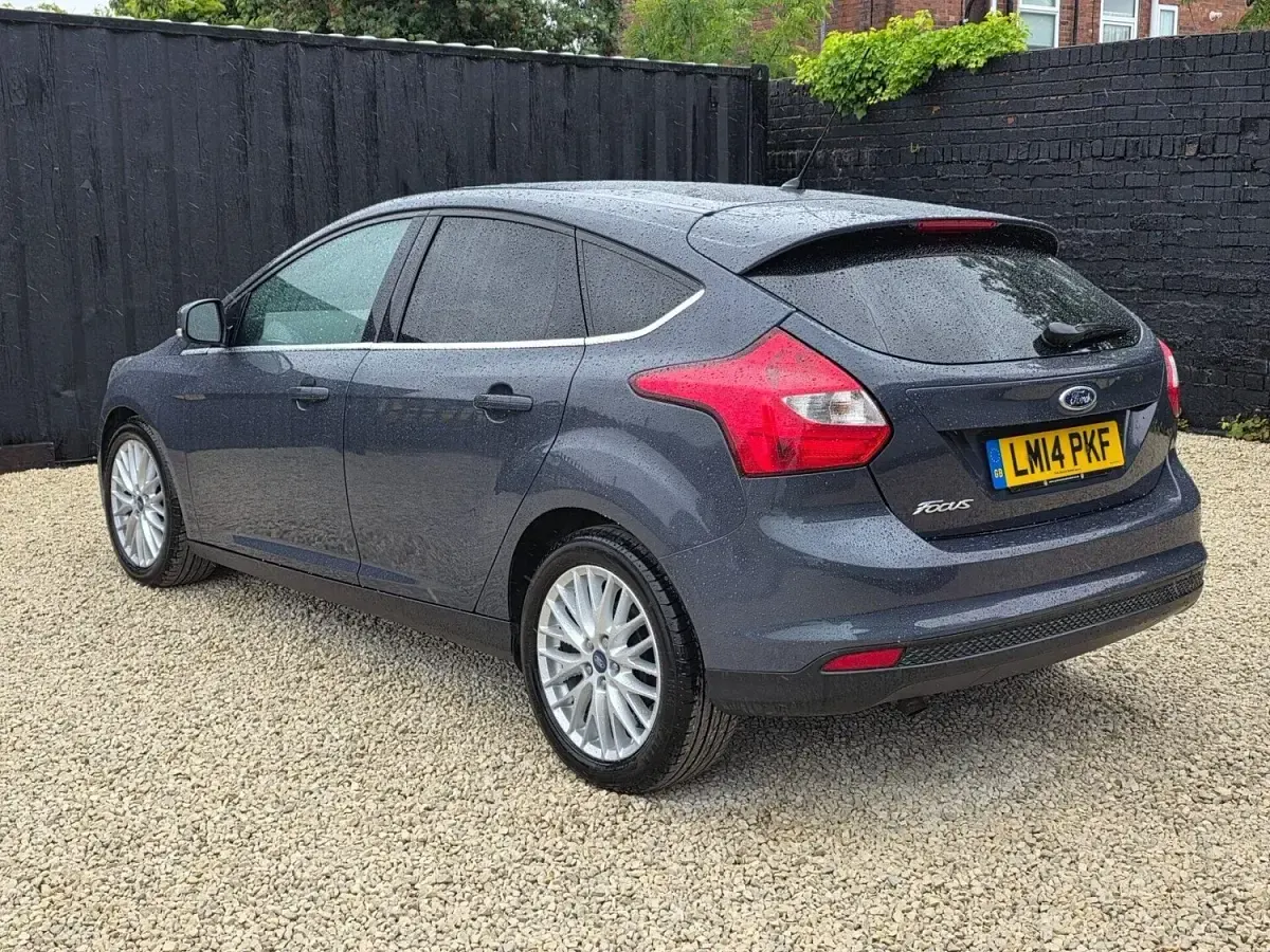 Used Ford Focus Zetec 115 HP (84 kW) 2014 Grey Hatchback