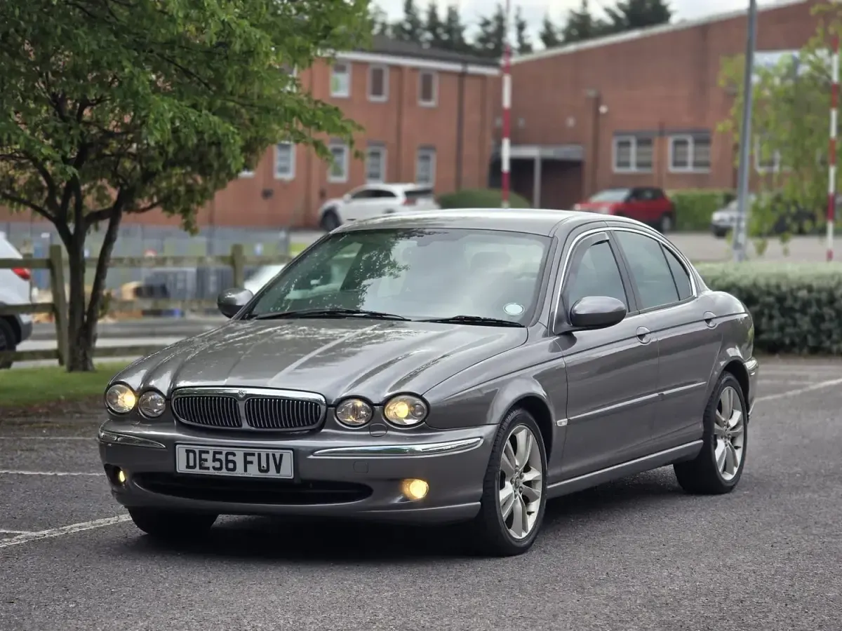 Usado Jaguar X-type SE 194 HP (142 kW) 2006 Cinzento Sedan