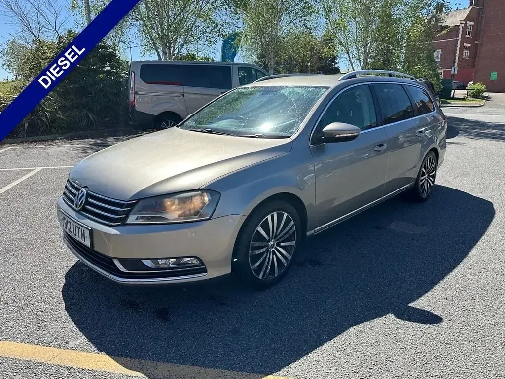 Begagnad VW Passat Sport 140 HK (102 kW) 2012 Brun Kombi