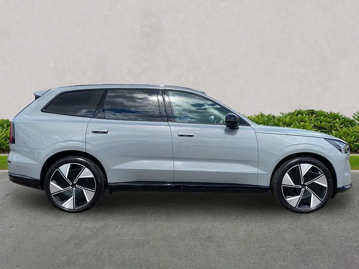 New Volvo EX90 Ultra 300 kW (408 HP) 2026 Vapour grey SUV