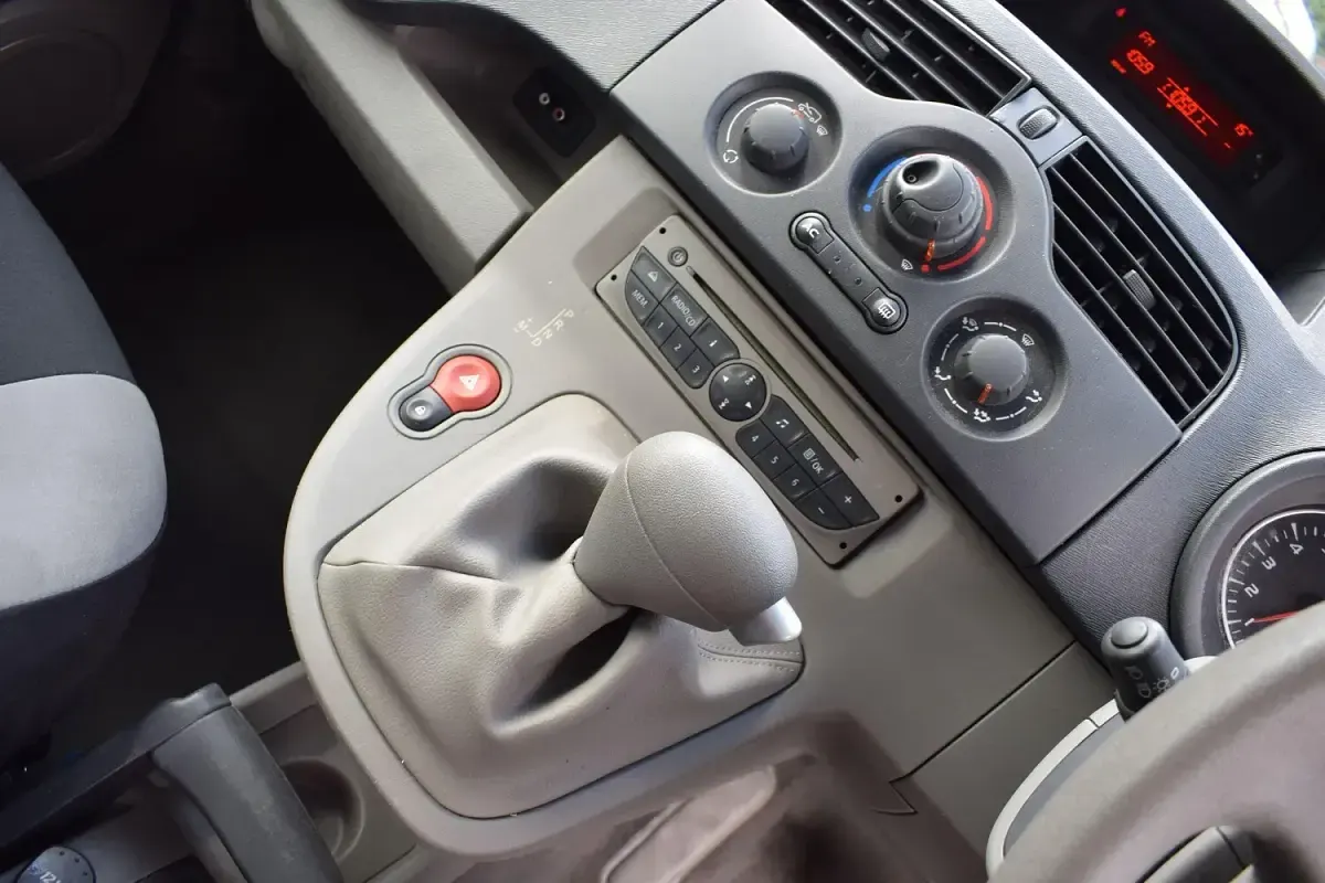 Used Renault Kangoo Expression 106 HP (77 kW) 2010 Red MPV