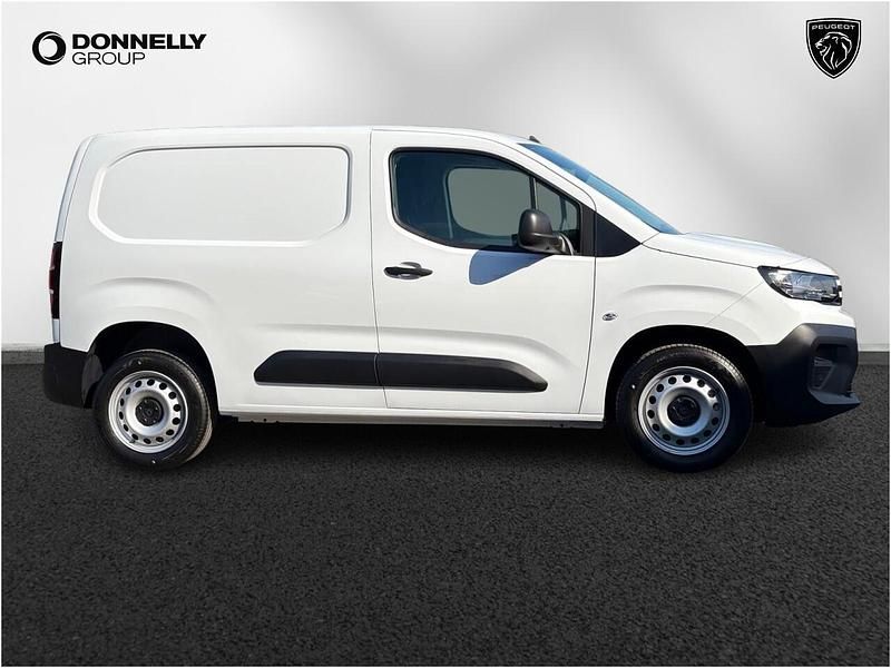 Used Peugeot Partner S 101 HP (74 kW) 2024 White MPV