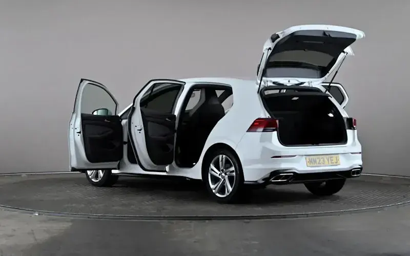 Used VW Golf VIII R-line 150 HP (110 kW) 2023 White Hatchback
