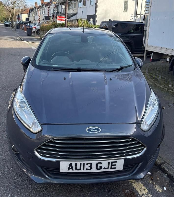 Used Ford Fiesta Titanium 125 HP (91 kW) 2013 Grey Hatchback