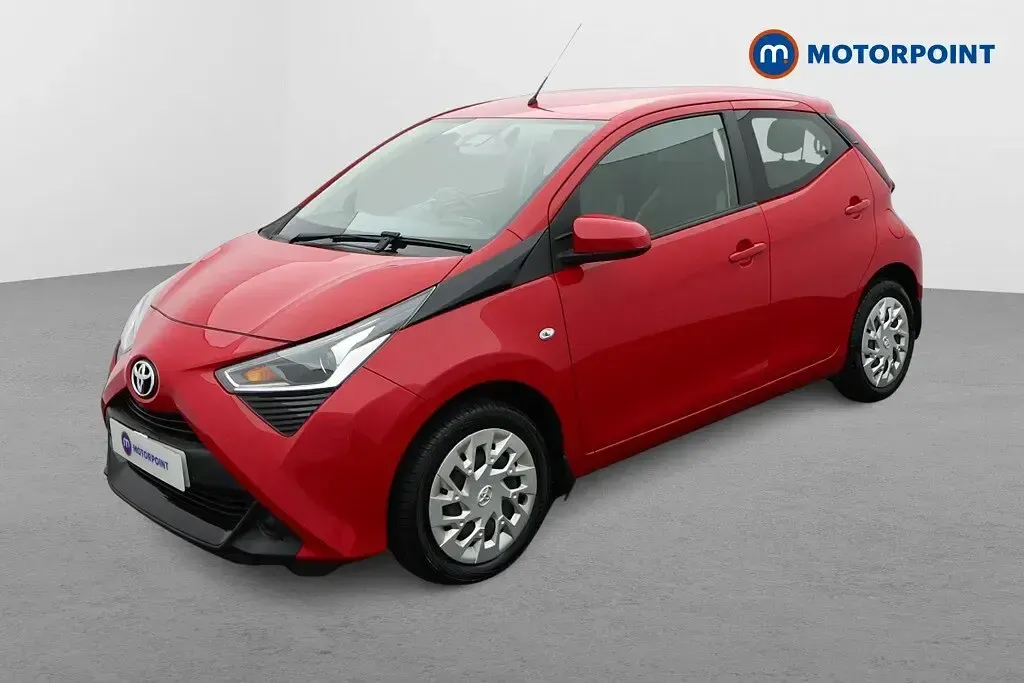 Used Toyota Aygo X-play 72 HP (52 kW) 2021 Red Hatchback