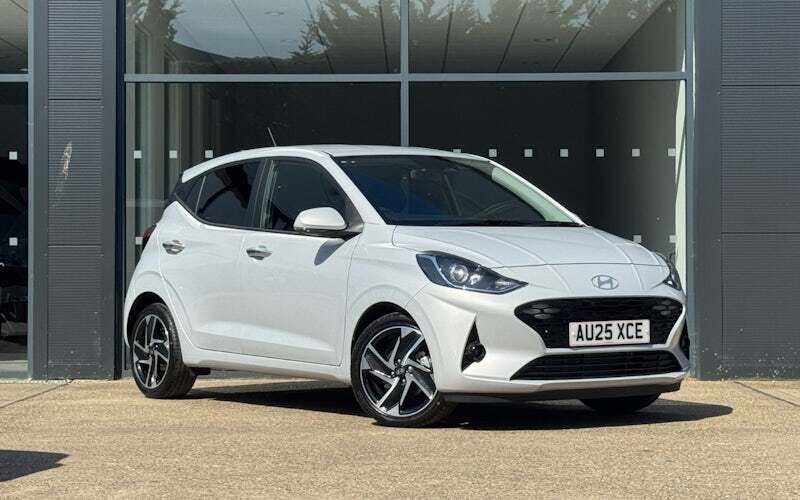 New 2025 Hyundai i10 Premium Hatchback | £16,290 (A bit pricey) - Image 1/4