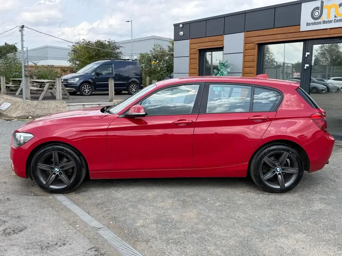 Used BMW 118 Sport Line 2013 Red Hatchback