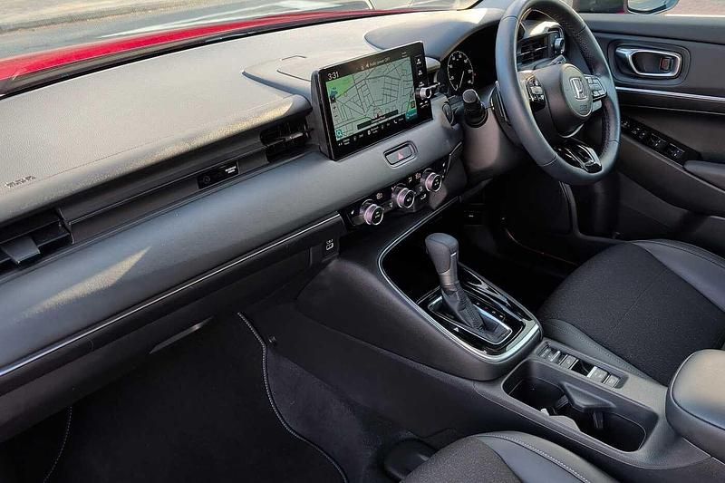 Used Honda HR-V Advance 131 HP (96 kW) 2024 Premium crystal red SUV