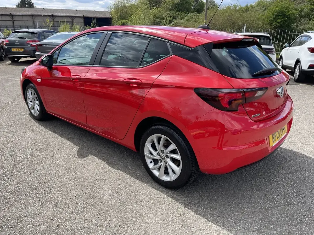 Used Vauxhall Astra Business Edition 105 HP (77 kW) 2021 Red Hatchback